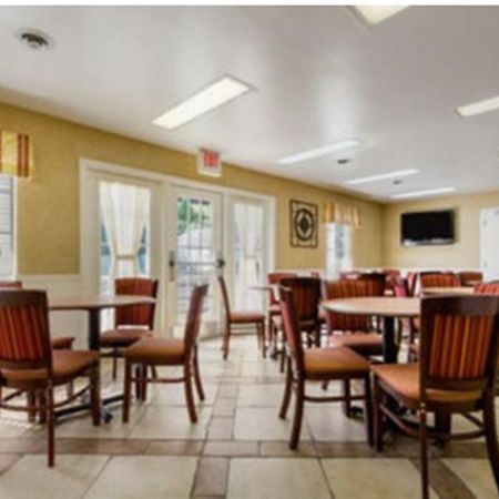 Baymont By Wyndham Greenville Restoran gambar