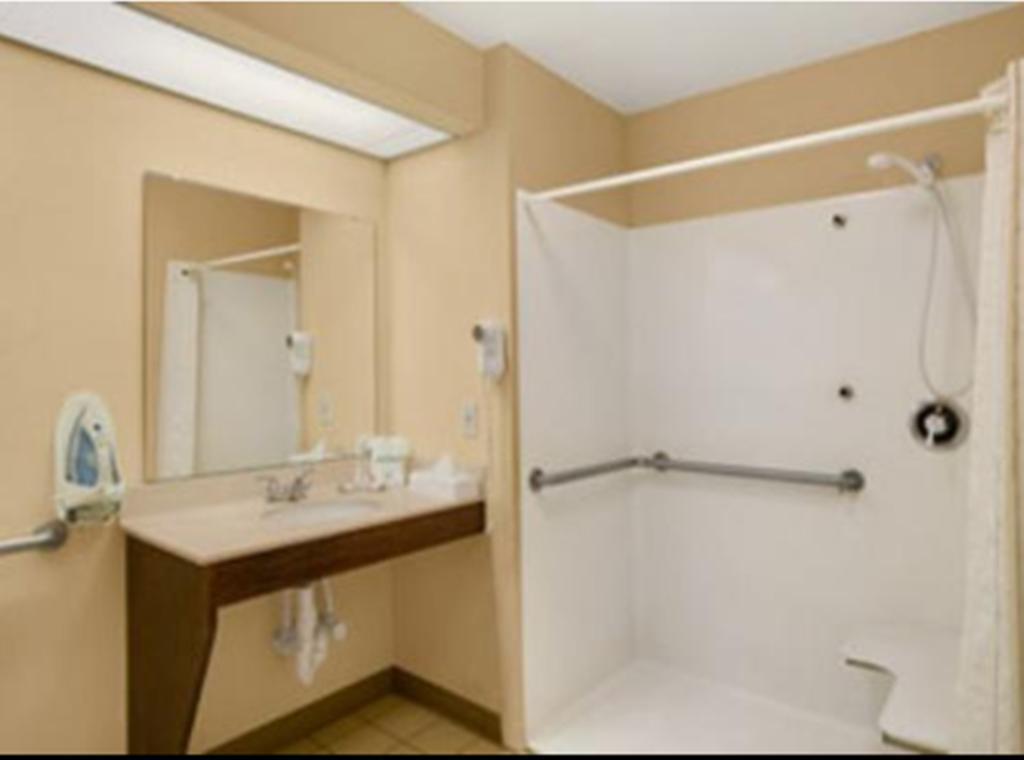 Baymont By Wyndham Greenville Bilik gambar